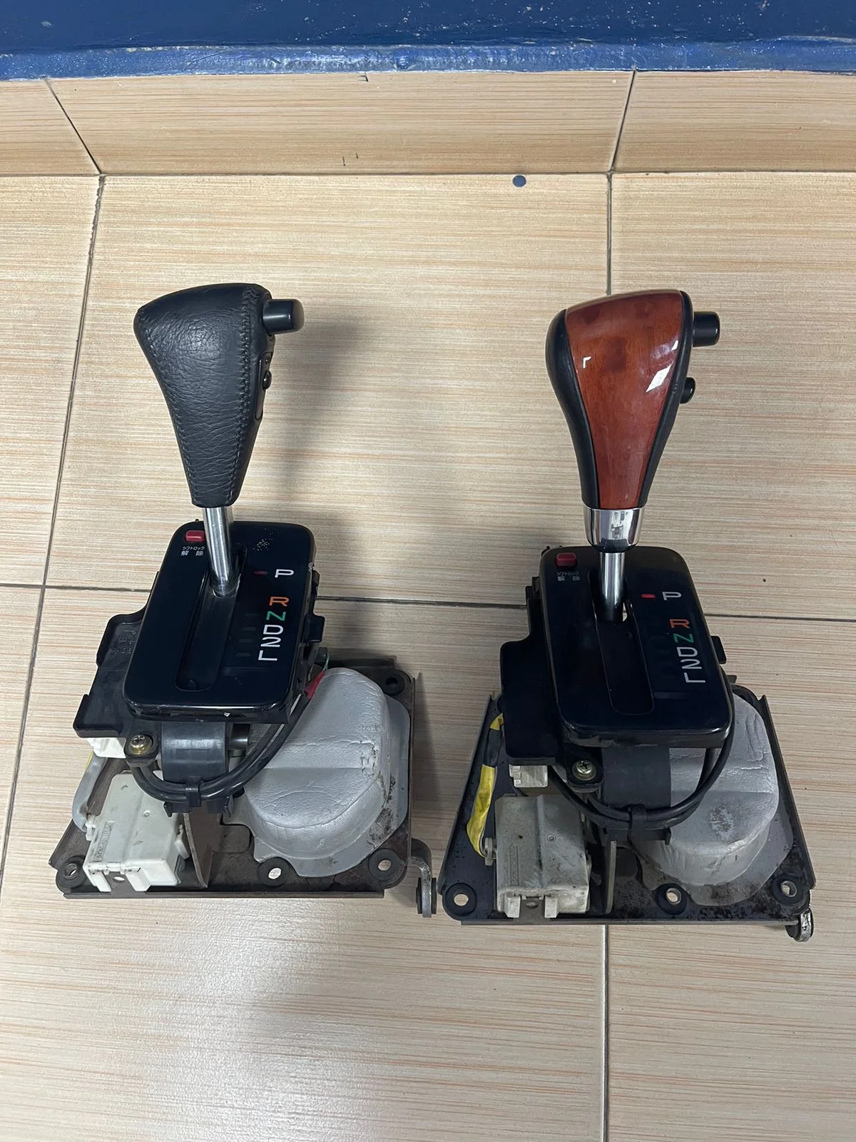 Gear Shifter Assembly LC100 — Wood Trim